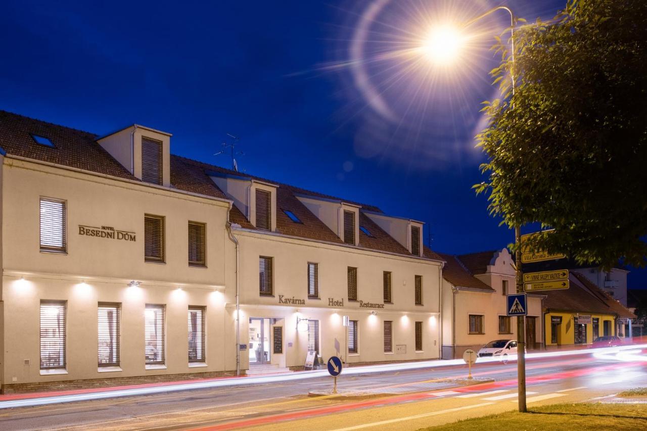 Wine&Wellness hotel Besední dům Valtice Exterior foto